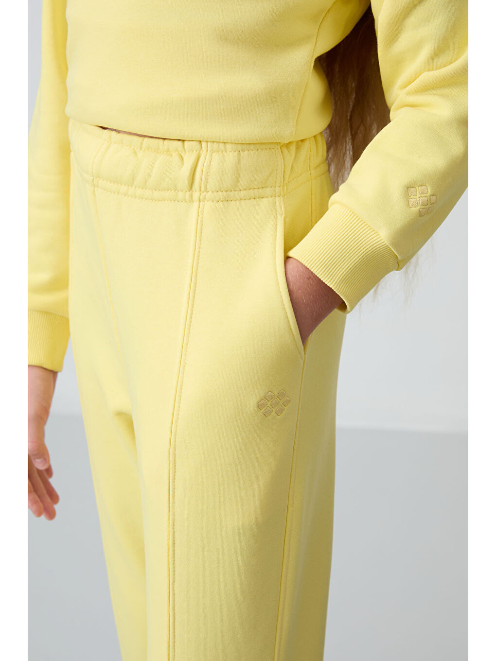 Sarı Pamuklu İçi Tüylü Yumuşak Dokulu Oversize Nakışlı Kız Çocuk Eşofman Takım - 75145-3