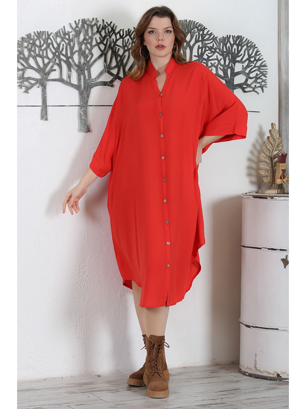 Kırmızı Narçiçeği Hakim Yaka 3/4 Kol Düğmeli Gizli Cepli Casual Oversize Dokuma Elbise 121 87-2