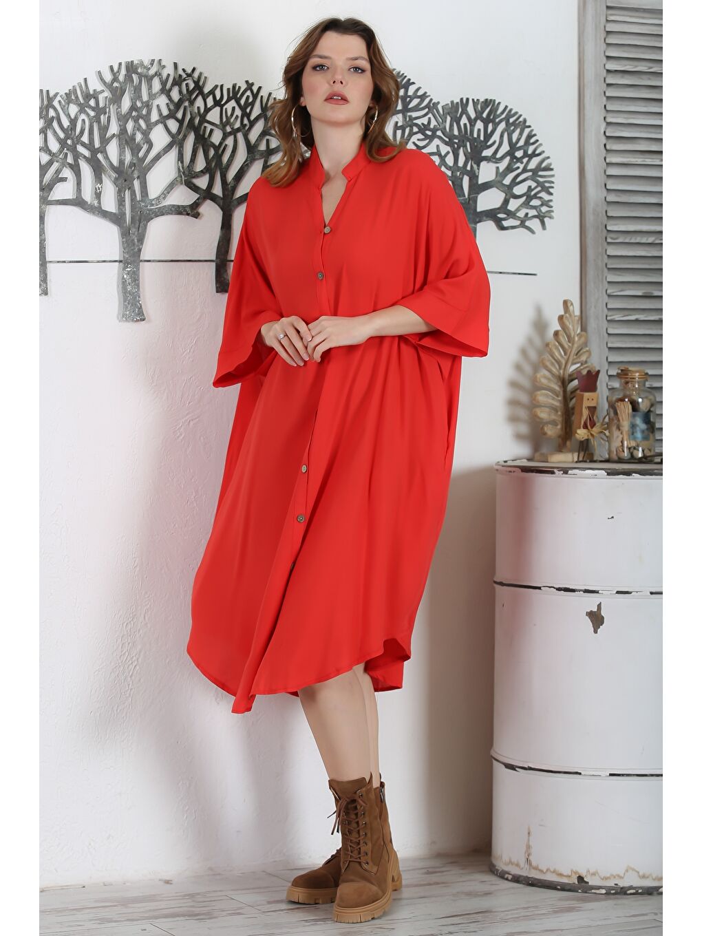 Kırmızı Narçiçeği Hakim Yaka 3/4 Kol Düğmeli Gizli Cepli Casual Oversize Dokuma Elbise 121 87-4