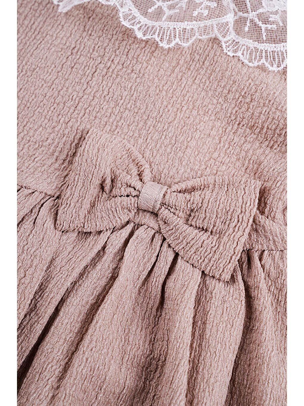 Kare Yaka Fırfır Kol Bısıklet Yaka Kurdale Detaylı Yakası Dantelli Bej Renk Kız Çocuk Elbıse-2