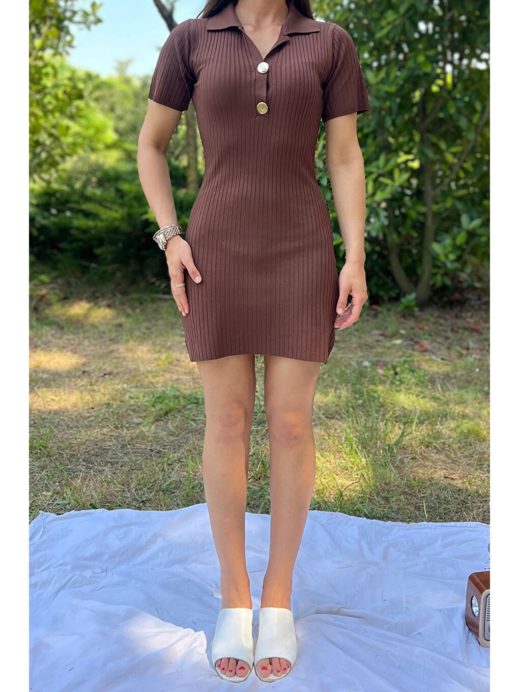 Kahverengi Polo Yaka Ön Düğme Detaylı Elastanlı Kadın Mevsimlik Triko Elbise-1