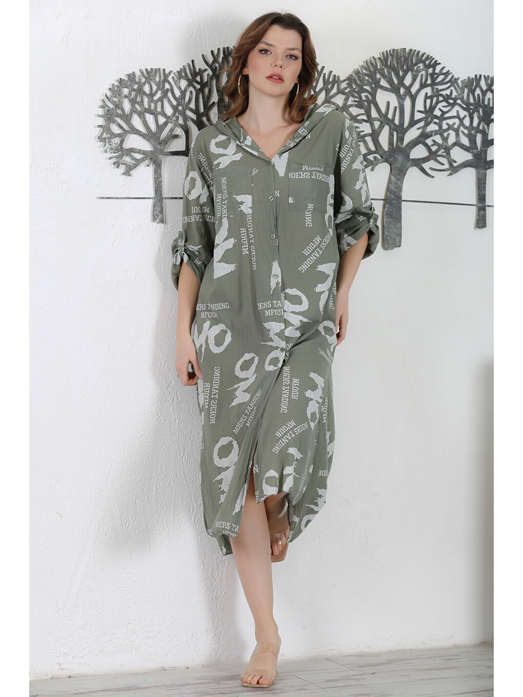 İtalyan Haki Kapüşonlu Düğmeli Uzun Kollu Çift Cepli Yırtmaçlı Allover Baskılı Dokuma Elbise-4