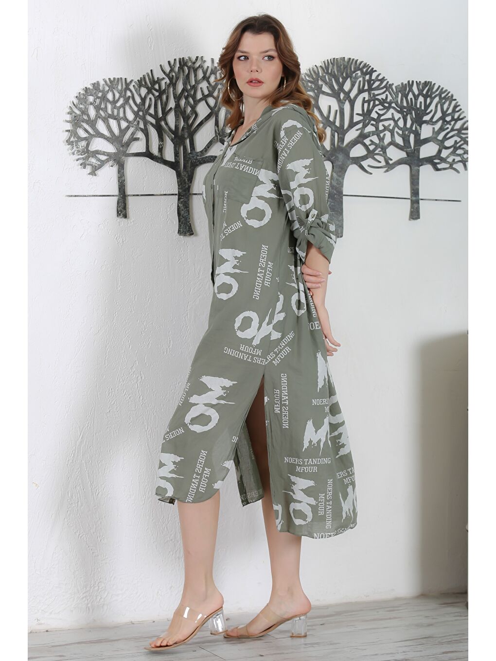 İtalyan Haki Kapüşonlu Düğmeli Uzun Kollu Çift Cepli Yırtmaçlı Allover Baskılı Dokuma Elbise-5