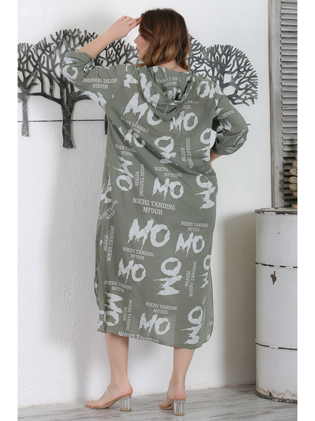 İtalyan Haki Kapüşonlu Düğmeli Uzun Kollu Çift Cepli Yırtmaçlı Allover Baskılı Dokuma Elbise-6