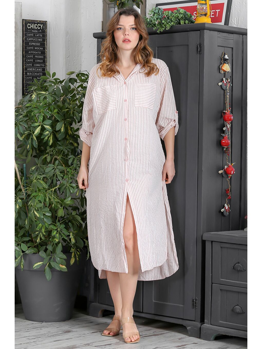 İtalyan Bej Kapüşonlu Düğmeli Uzun Kollu Çizgili Çift Cepli Yırtmaçlı Dokuma Elbise 130 65-1