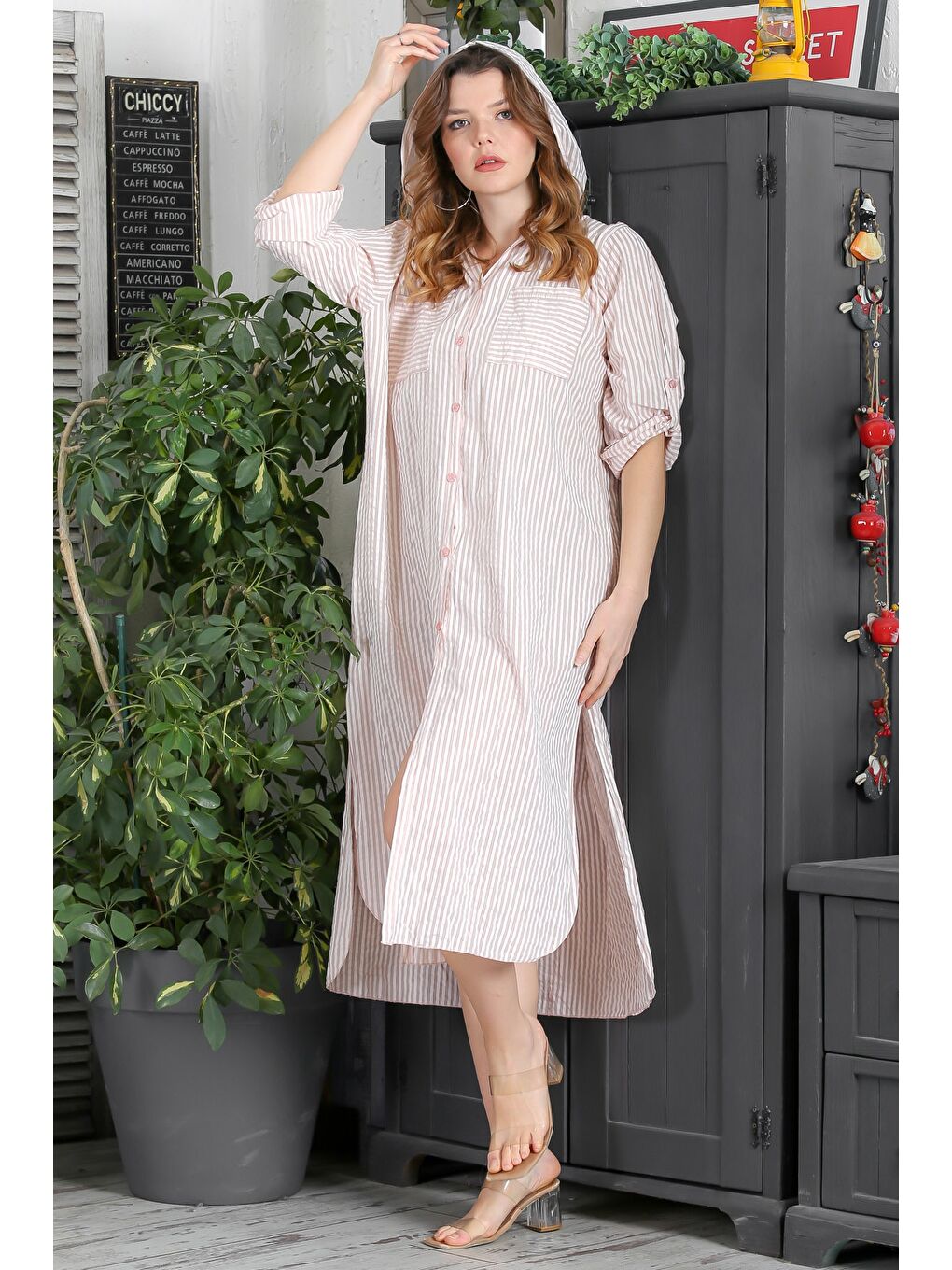 İtalyan Bej Kapüşonlu Düğmeli Uzun Kollu Çizgili Çift Cepli Yırtmaçlı Dokuma Elbise 130 65-5