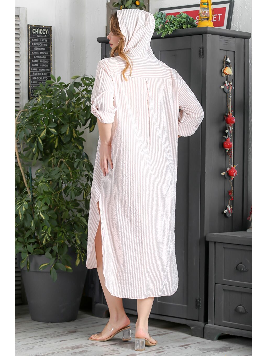İtalyan Bej Kapüşonlu Düğmeli Uzun Kollu Çizgili Çift Cepli Yırtmaçlı Dokuma Elbise 130 65-6