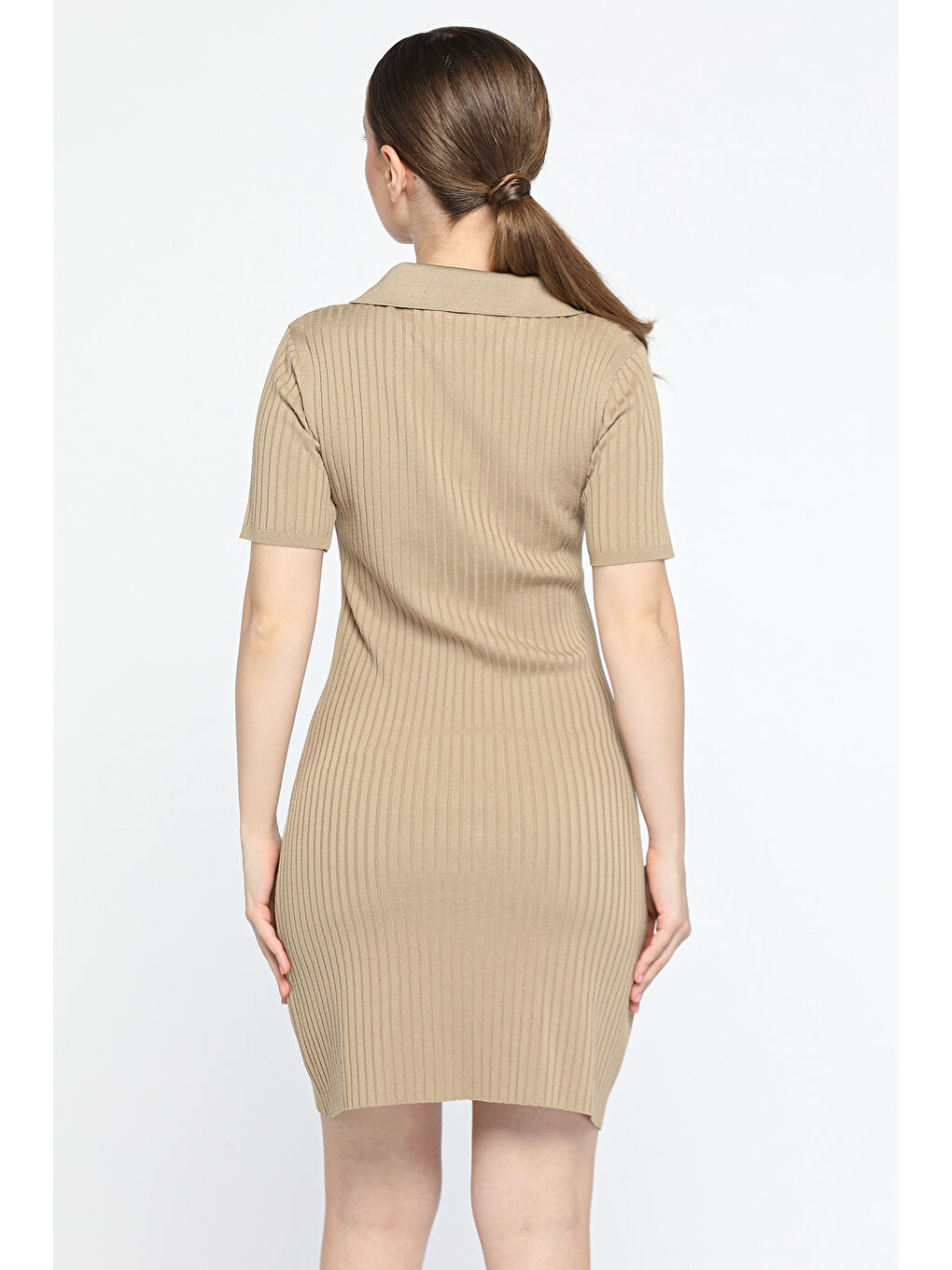 Bej Polo Yaka Ön Düğme Detaylı Elastanlı Kadın Mevsimlik Triko Elbise-2