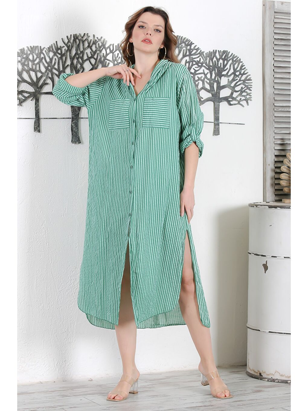 İtalyan Beyaz Yeşil Kapüşonlu Düğmeli Uzun Kollu Çizgili Çift Cepli Yırtmaçlı Dokuma Elbise 130 65-1