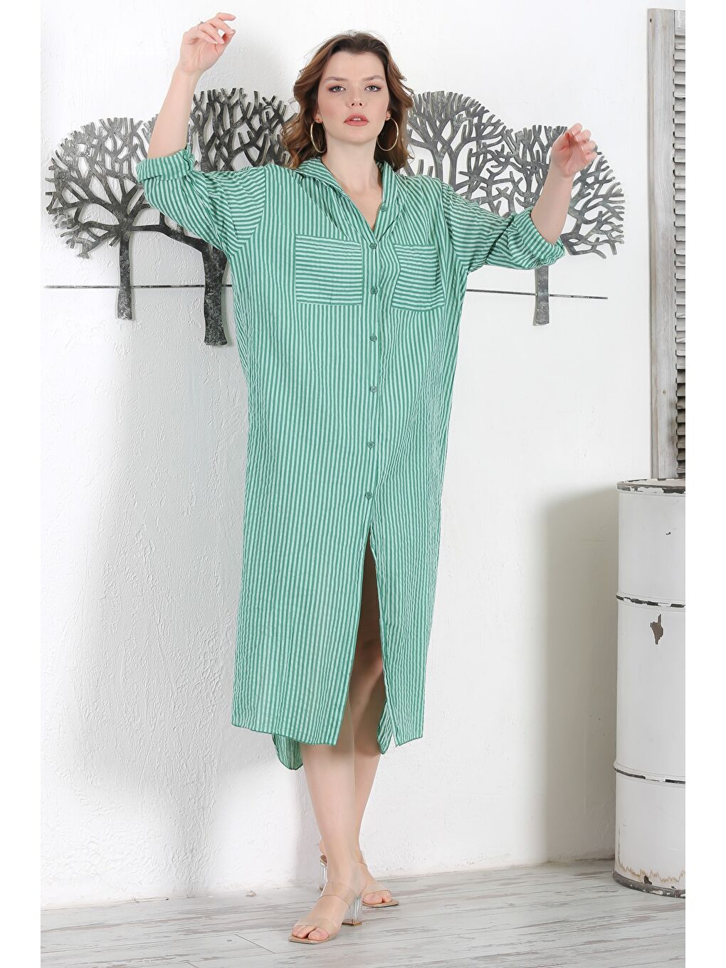 İtalyan Beyaz Yeşil Kapüşonlu Düğmeli Uzun Kollu Çizgili Çift Cepli Yırtmaçlı Dokuma Elbise 130 65-2