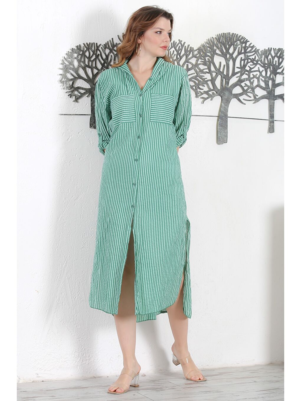 İtalyan Beyaz Yeşil Kapüşonlu Düğmeli Uzun Kollu Çizgili Çift Cepli Yırtmaçlı Dokuma Elbise 130 65-4