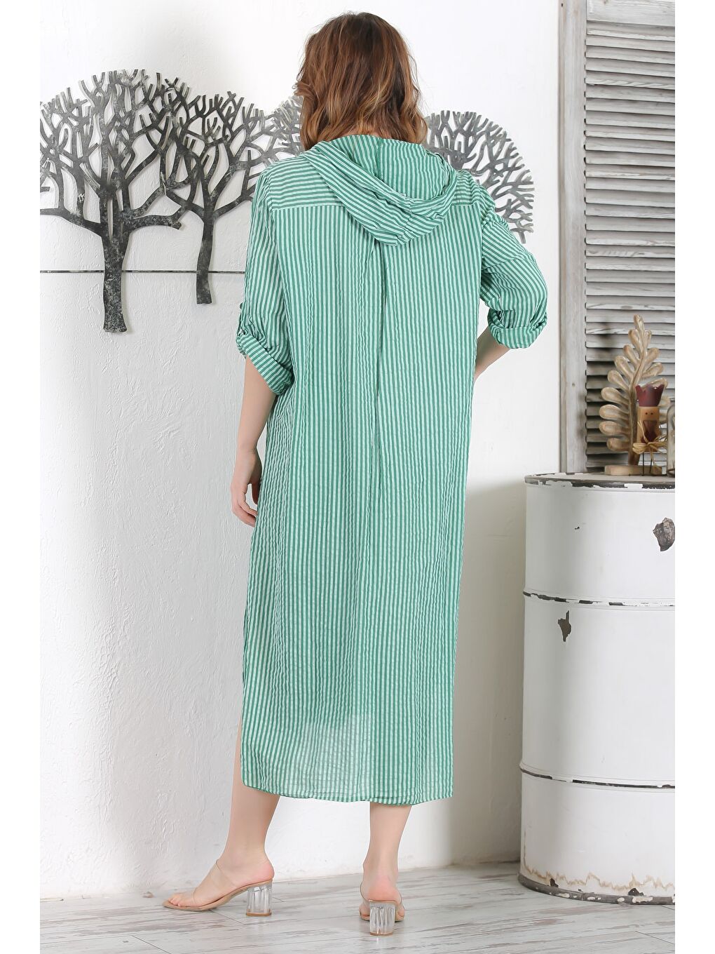 İtalyan Beyaz Yeşil Kapüşonlu Düğmeli Uzun Kollu Çizgili Çift Cepli Yırtmaçlı Dokuma Elbise 130 65-7