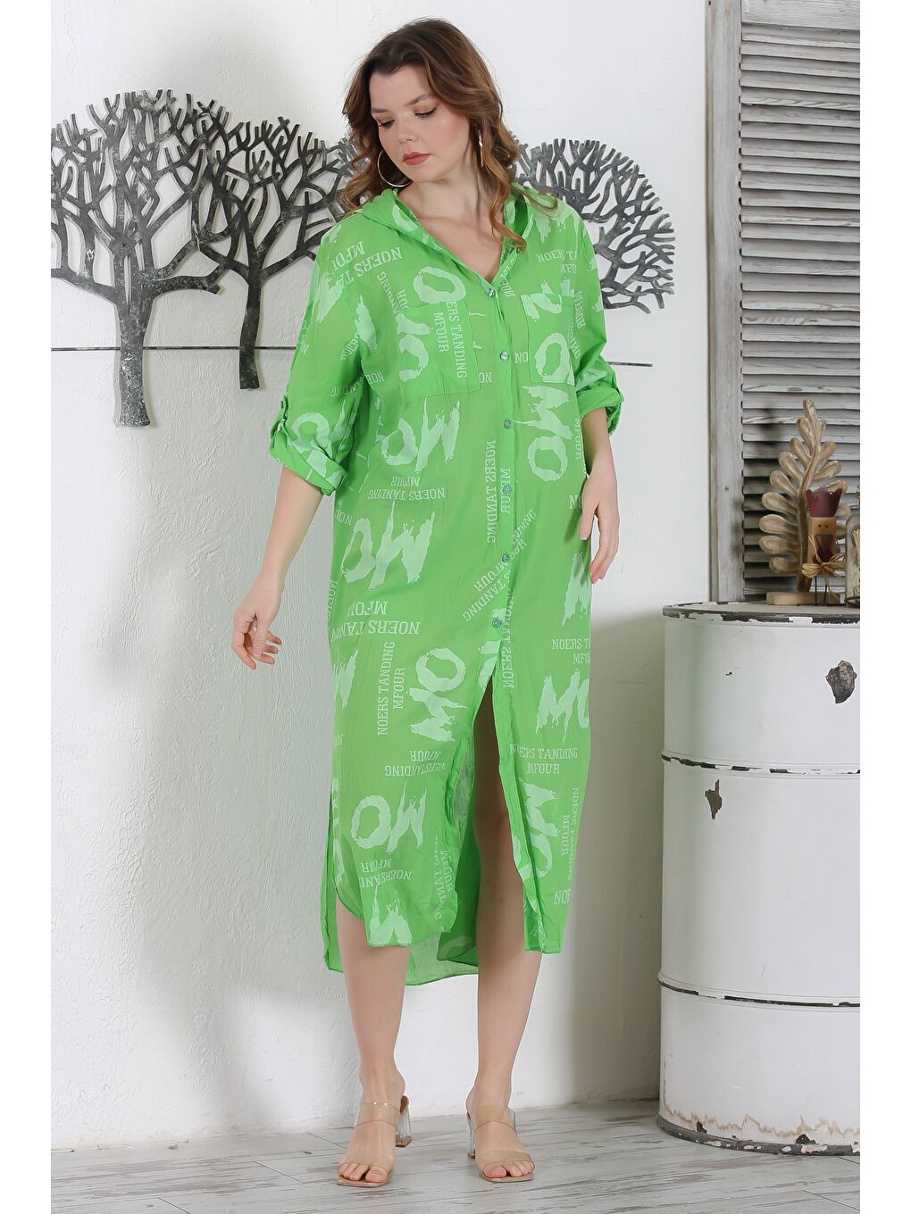 İtalyan Fıstık Yeşili Kapüşonlu Düğmeli Uzun Kollu Çift Cepli Allover Baskılı Dokuma Elbise 130 65-4