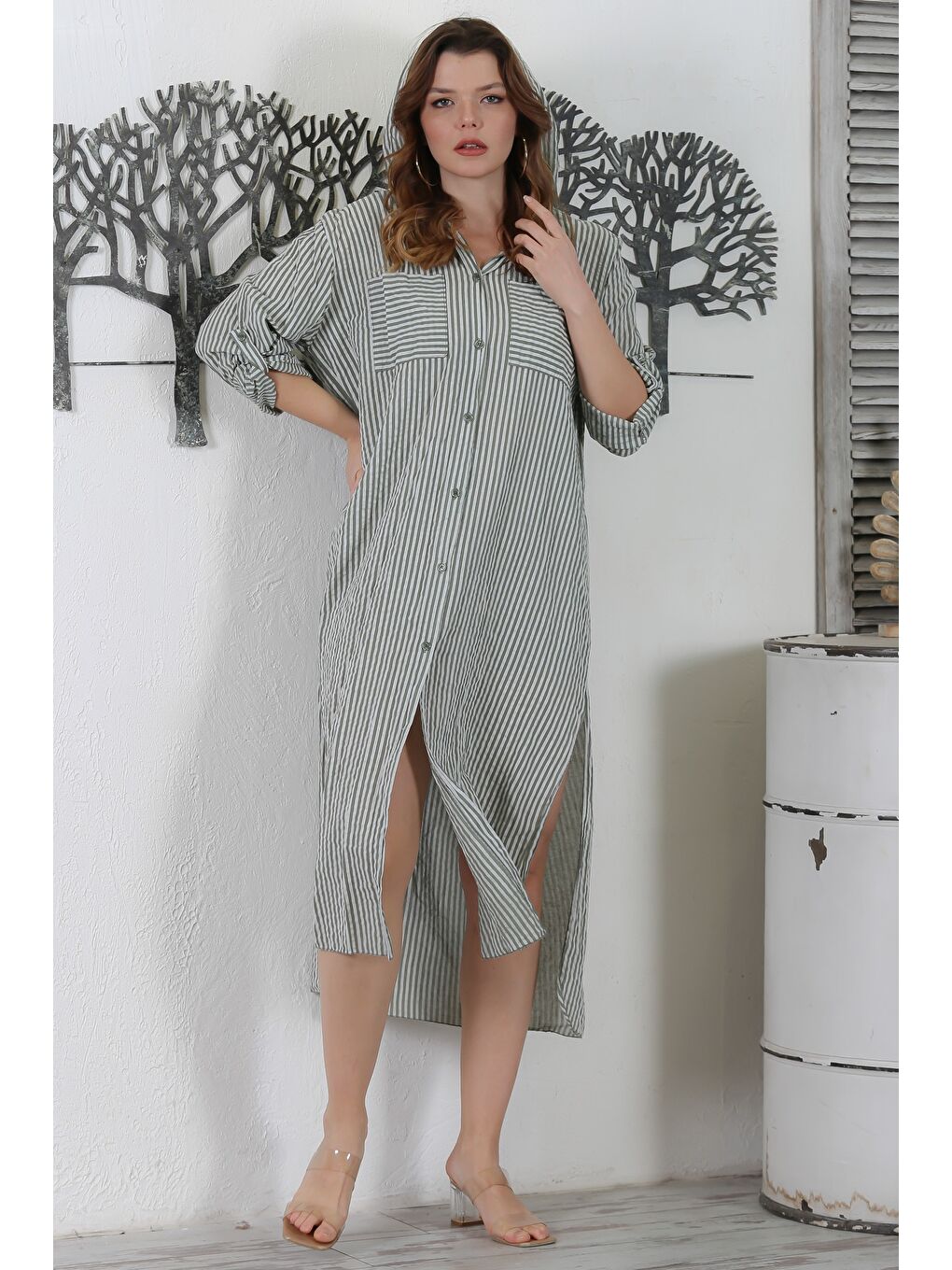 İtalyan Haki Kapüşonlu Düğmeli Uzun Kollu Çizgili Çift Cepli Yırtmaçlı Dokuma Elbise 130 65-2