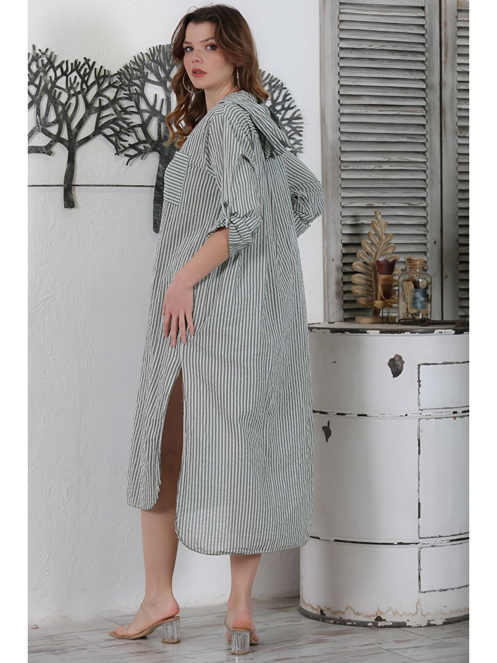 İtalyan Haki Kapüşonlu Düğmeli Uzun Kollu Çizgili Çift Cepli Yırtmaçlı Dokuma Elbise 130 65-6