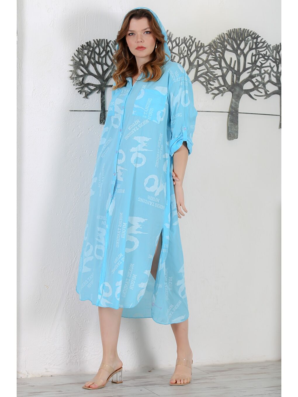 İtalyan Açık Turkuaz Kapüşonlu Düğmeli Uzun Kollu Çift Cepli Allover Baskılı Dokuma Elbise 130 65-1