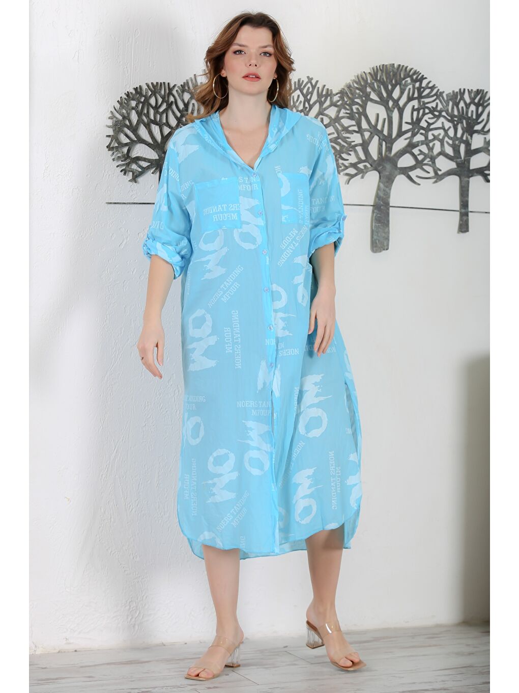İtalyan Açık Turkuaz Kapüşonlu Düğmeli Uzun Kollu Çift Cepli Allover Baskılı Dokuma Elbise 130 65-4