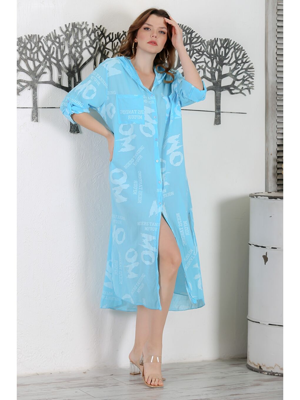 İtalyan Açık Turkuaz Kapüşonlu Düğmeli Uzun Kollu Çift Cepli Allover Baskılı Dokuma Elbise 130 65-5
