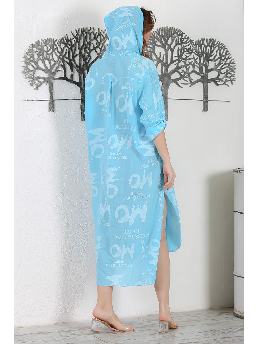 İtalyan Açık Turkuaz Kapüşonlu Düğmeli Uzun Kollu Çift Cepli Allover Baskılı Dokuma Elbise 130 65-7