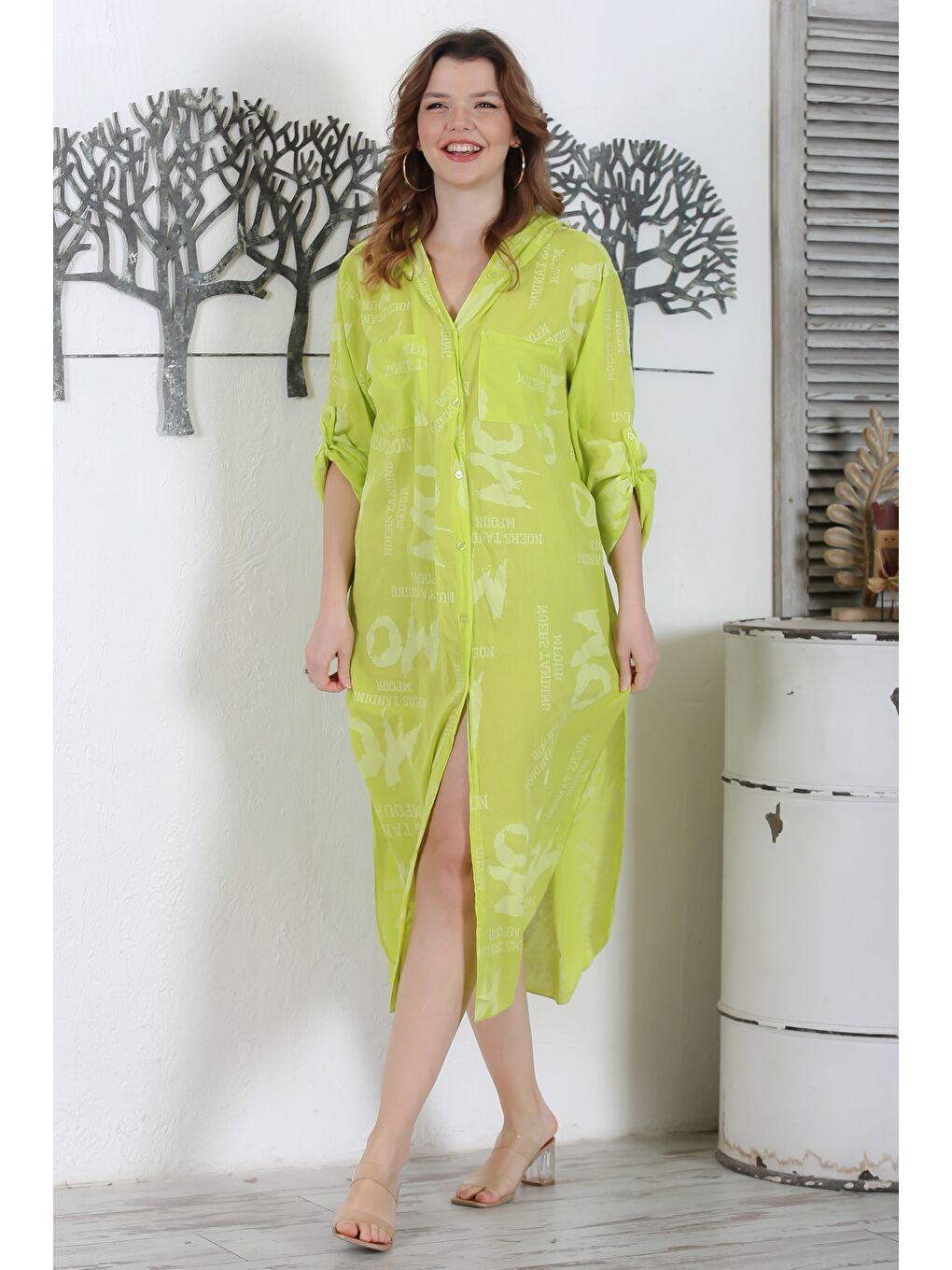 Yeşil İtalyan Limon Küfü Rengi Kapüşonlu Düğmeli Uzun Kollu Çift Cepli Allover Baskılı Dokuma Elbise-1