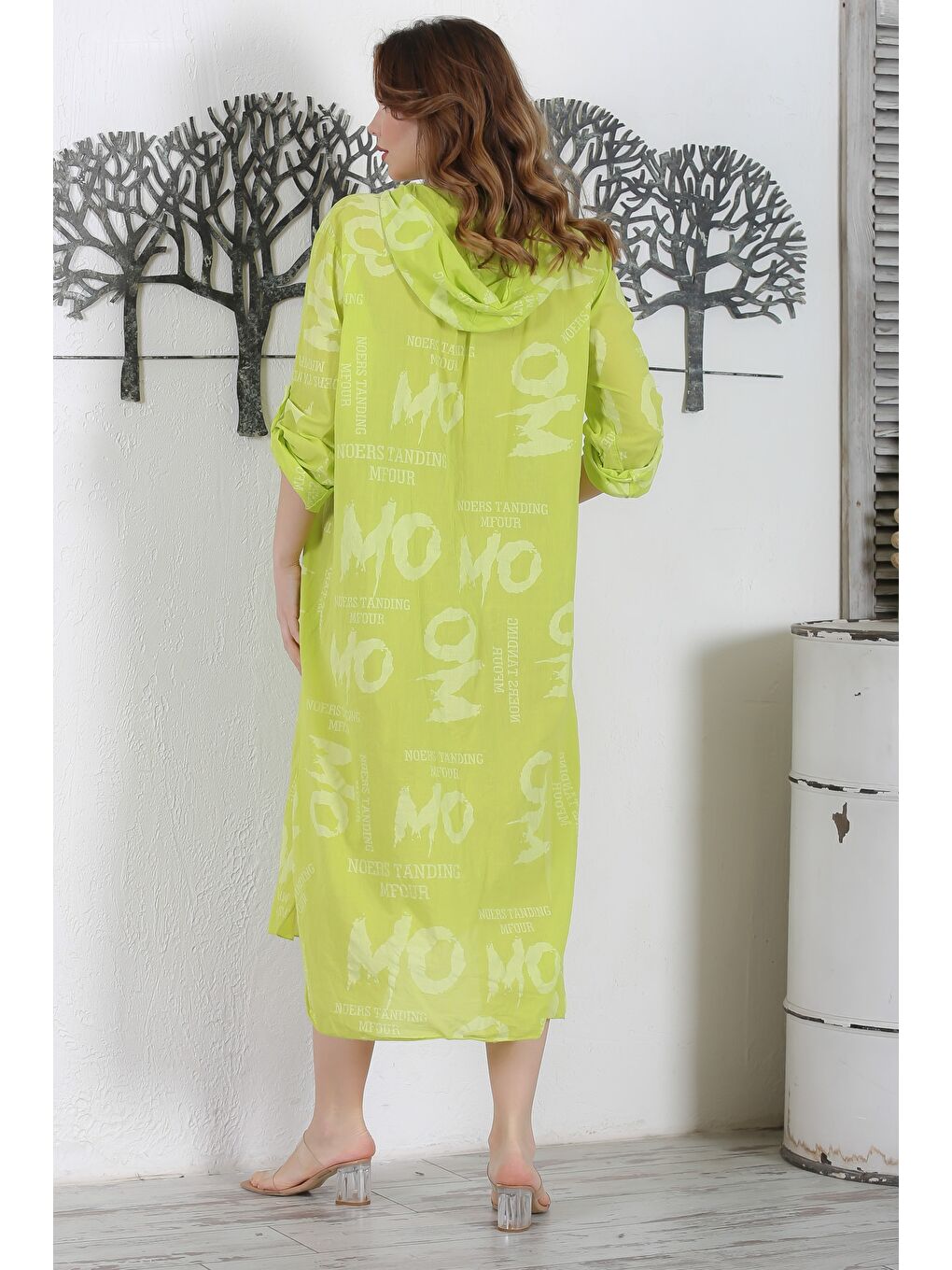 Yeşil İtalyan Limon Küfü Rengi Kapüşonlu Düğmeli Uzun Kollu Çift Cepli Allover Baskılı Dokuma Elbise-5