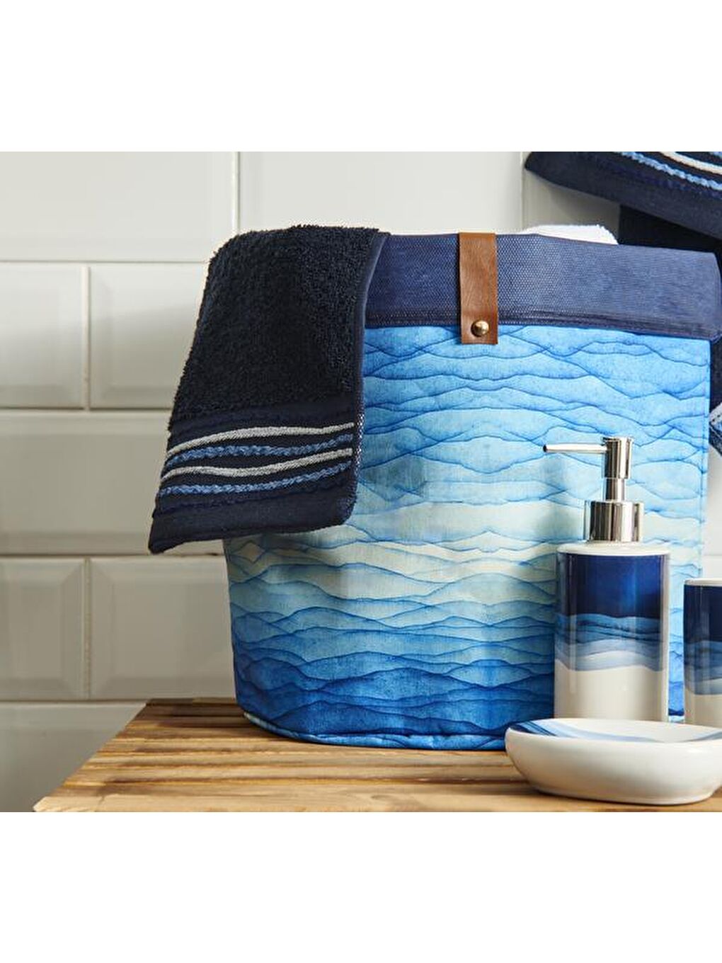 Soft Digital Blue Jakarlı El Havlusu - Lacivert - 30x50 cm