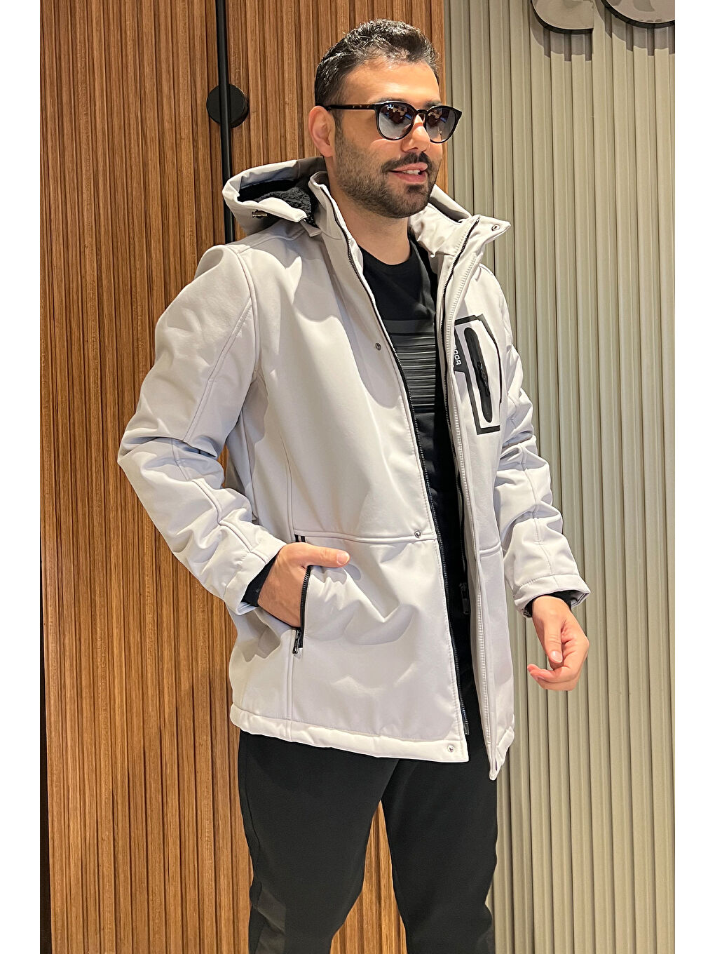 Bej Erkek Kapüşonlu İçi Pelüş Softshell Mont