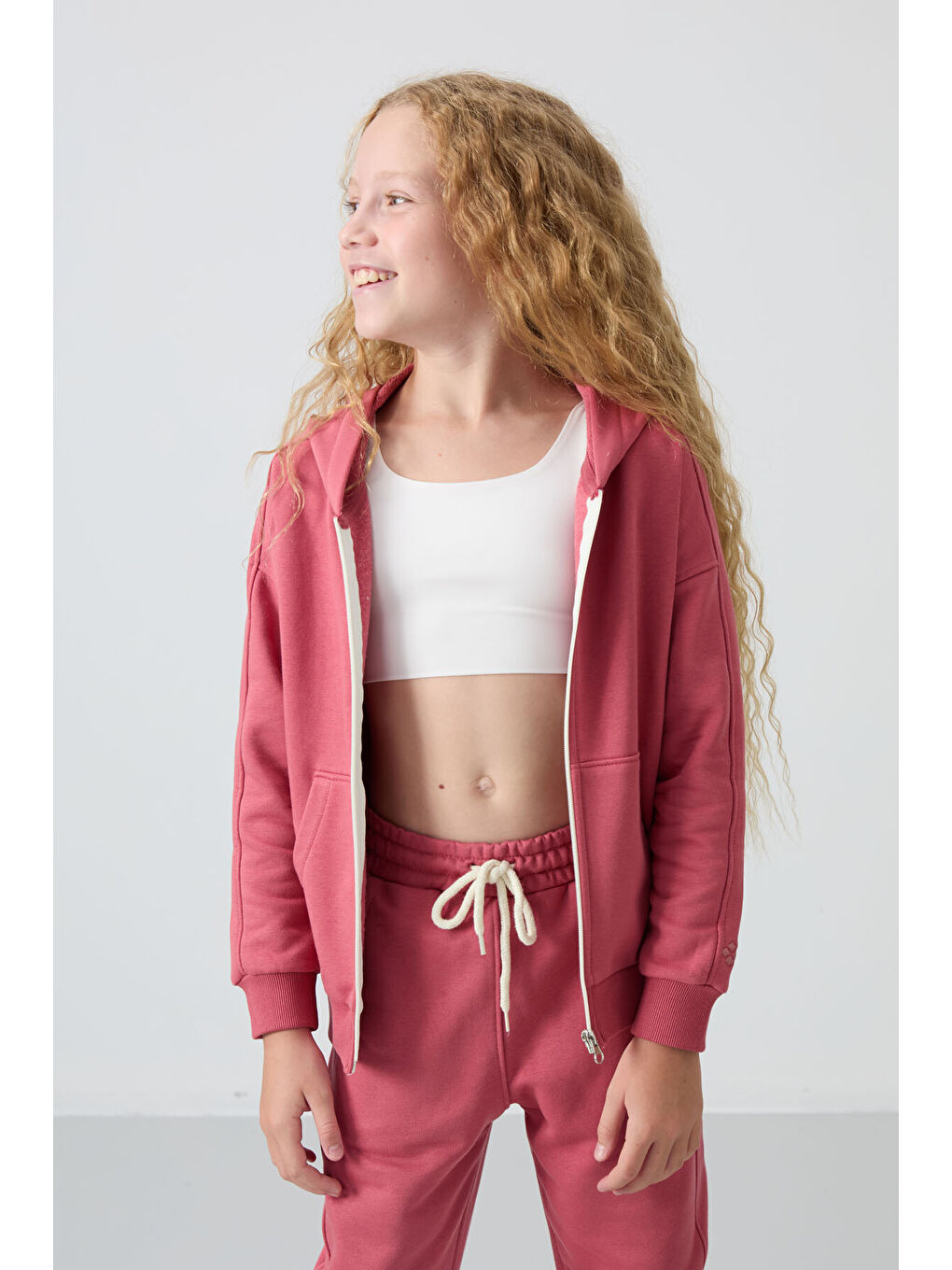 Pembe Yaban Gülü Pamuklu İçi Tüylü Yumuşak Dokulu Standart Fit Nakışlı Kız Çocuk Eşofman Takım - 75148-1