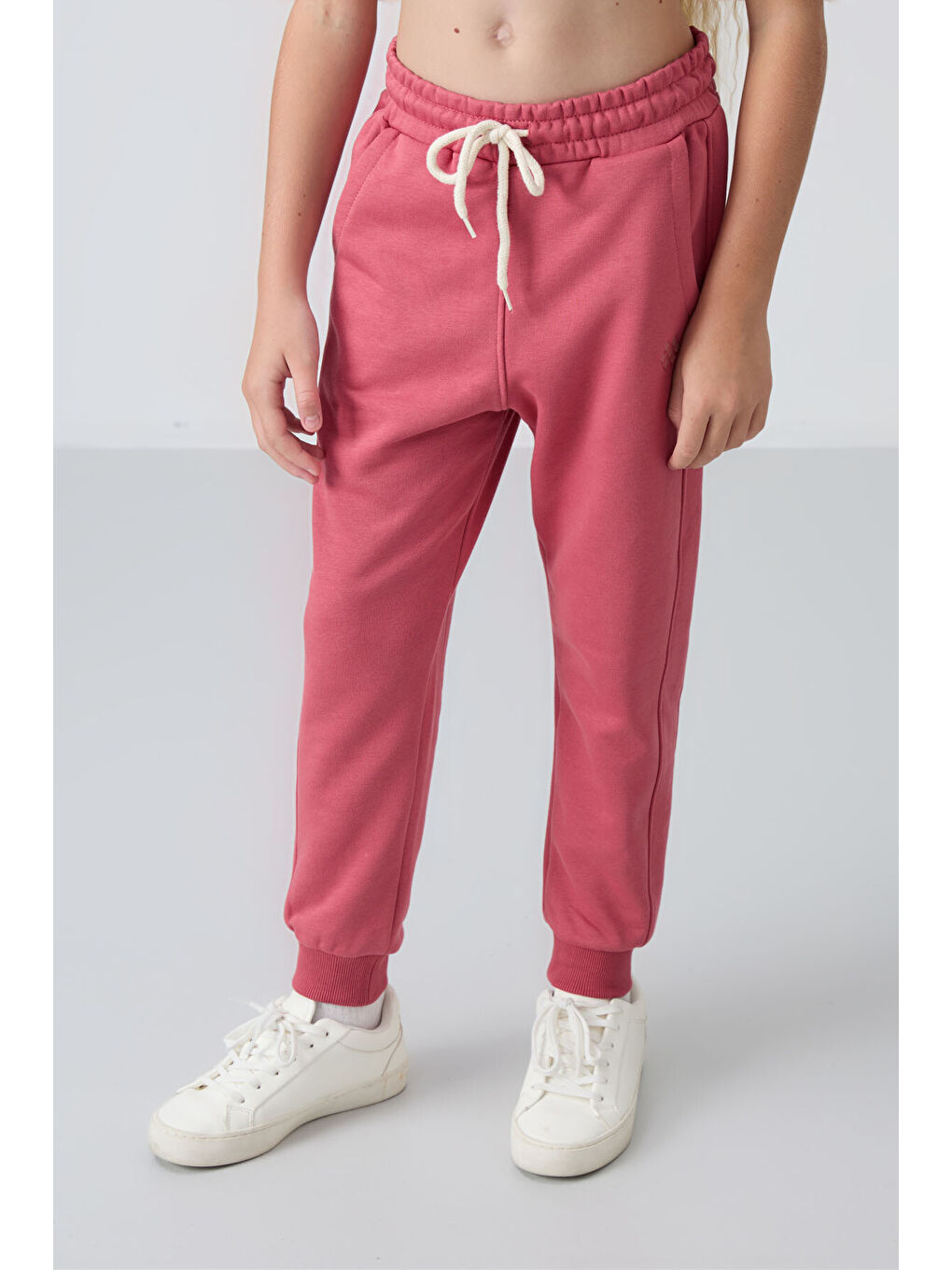 Pembe Yaban Gülü Pamuklu İçi Tüylü Yumuşak Dokulu Standart Fit Nakışlı Kız Çocuk Eşofman Takım - 75148-2