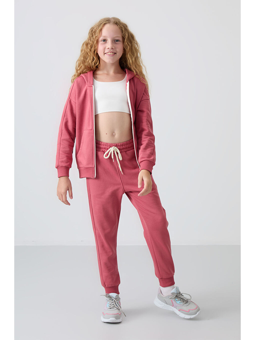 Pembe Yaban Gülü Pamuklu İçi Tüylü Yumuşak Dokulu Standart Fit Nakışlı Kız Çocuk Eşofman Takım - 75148-3