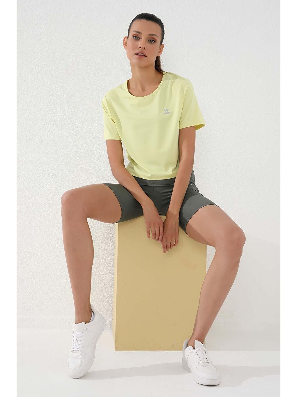 TOMMYLIFE Sarı Limon Basic Kısa Kol Standart Kalıp O Yaka Kadın Crop Top T-Shirt - 97143 - 1