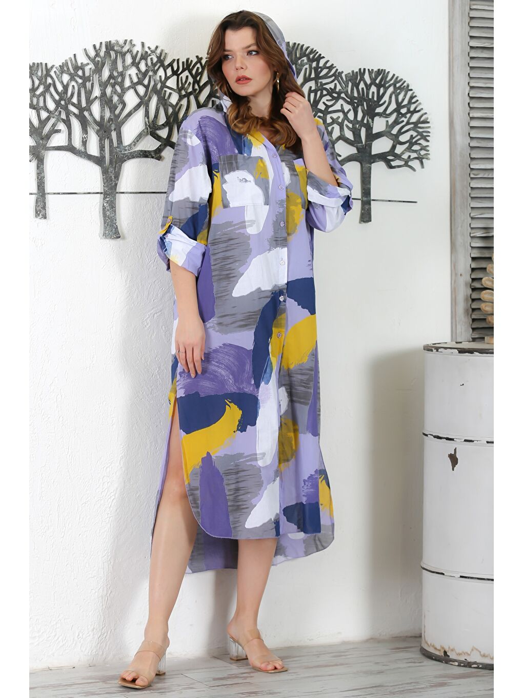 İtalyan Beyaz Lila Kapüşonlu Düğmeli Uzun Kollu Çift Cepli Allover Baskılı Dokuma Elbise 130 65-1
