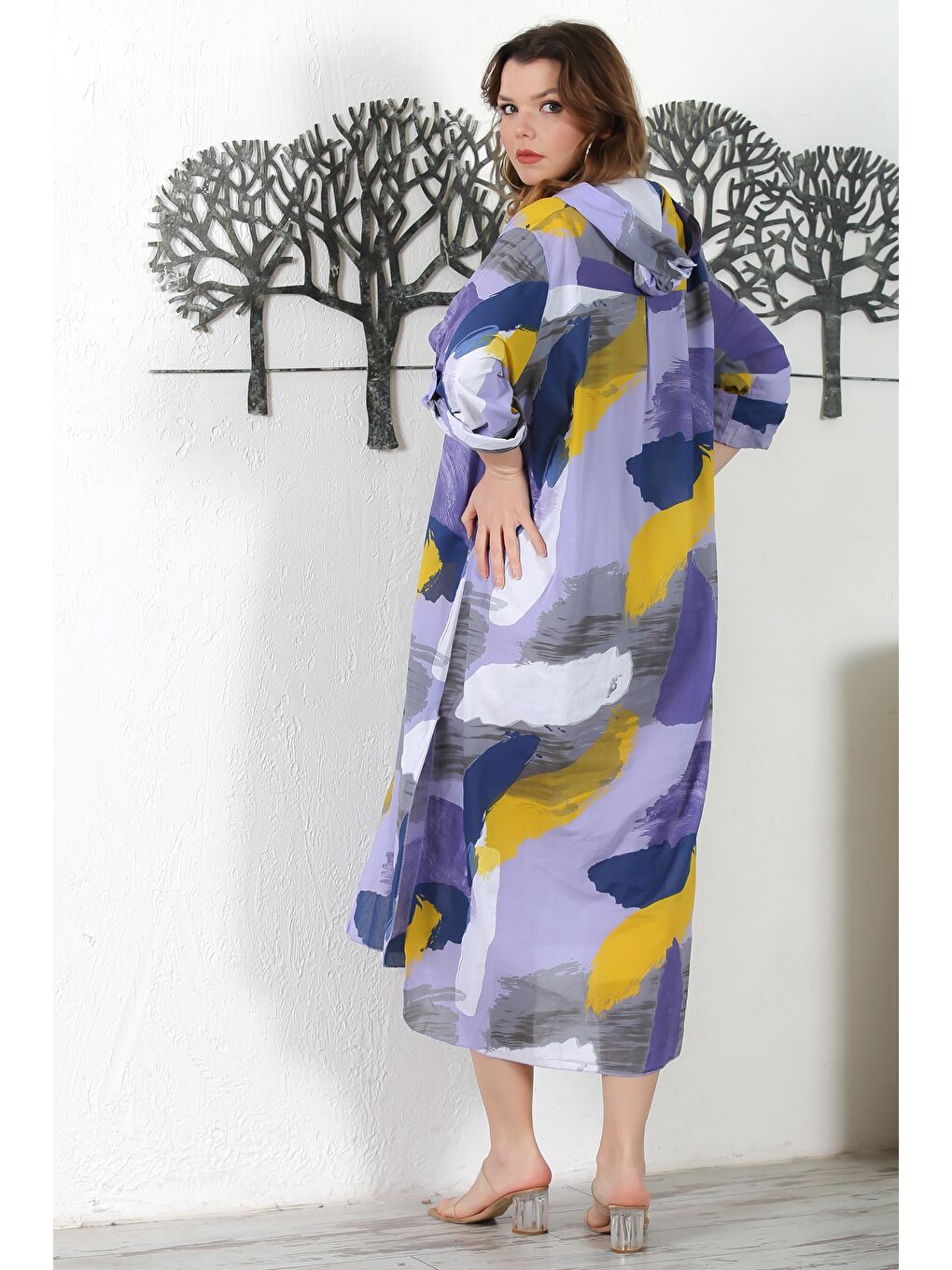 İtalyan Beyaz Lila Kapüşonlu Düğmeli Uzun Kollu Çift Cepli Allover Baskılı Dokuma Elbise 130 65-7