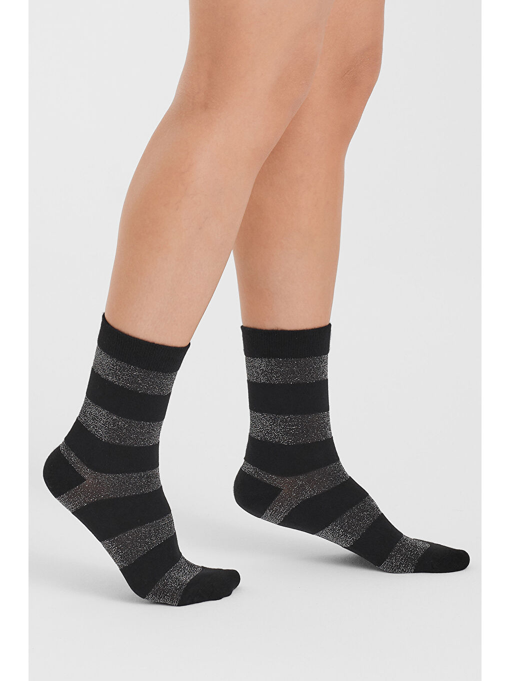 Sim ve Modal Karışımlı Çizgili Dikişsiz Siyah Simli Kadın Soket Çorap-1