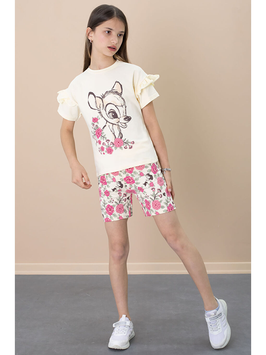 Ekru Krem Fırfır Detaylı Tişörtlü Çiçek Baskılı Şortlu Kız Çocuk Takım 21100-2