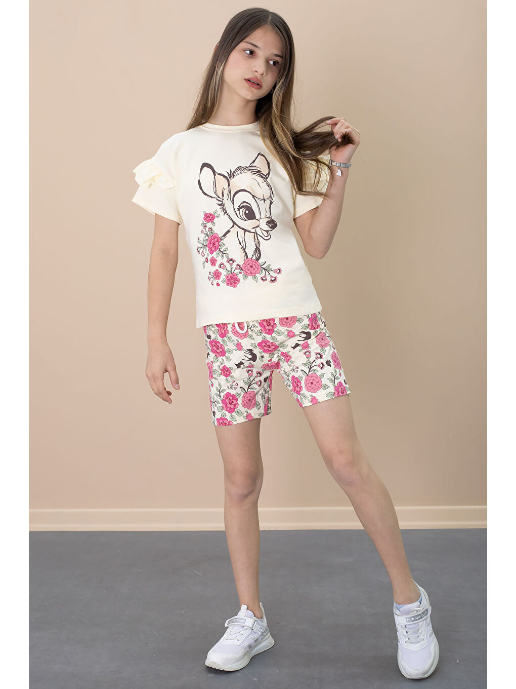Ekru Krem Fırfır Detaylı Tişörtlü Çiçek Baskılı Şortlu Kız Çocuk Takım 21100-4