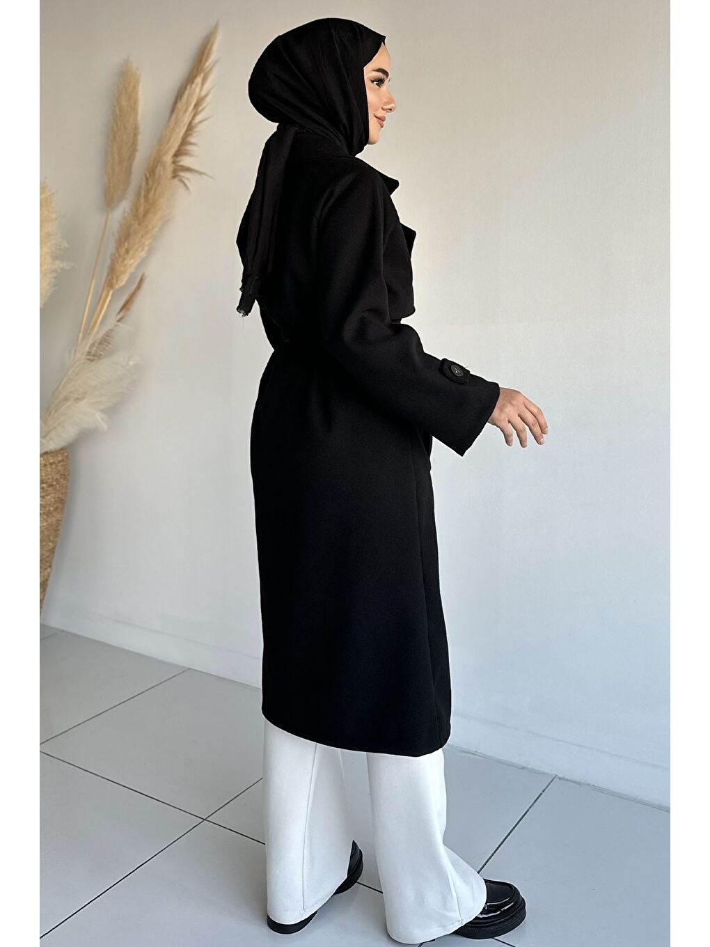 Siyah Çift Cepli Bel Kuşak Detaylı Tesettür Kaşe Kaban-5