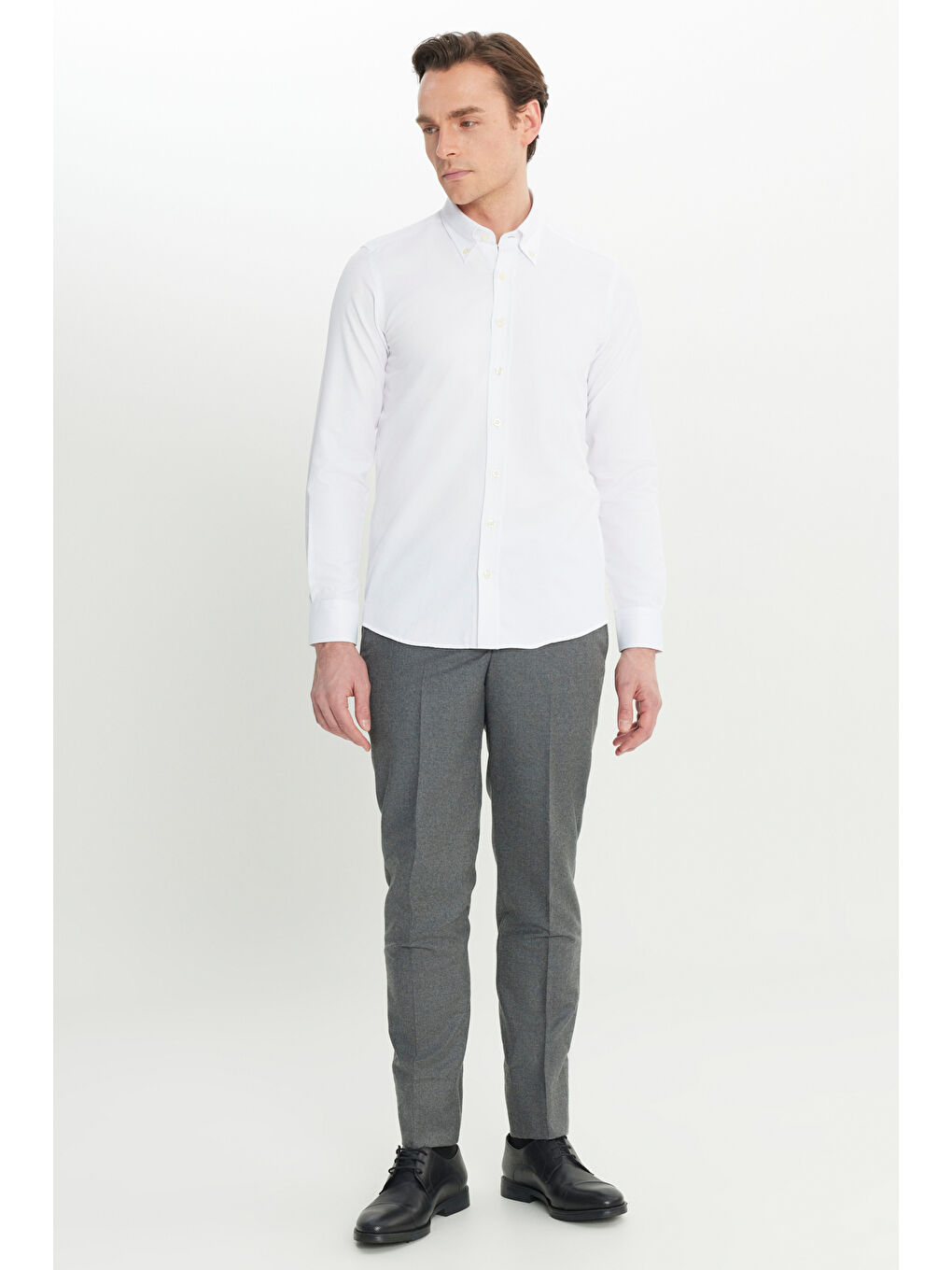 Erkek Beyaz Kolay Ütülenebilir Pamuklu Slim Fit Dar Kesim Düğmeli Yaka Oxford Armürlü Basic Gömlek-5