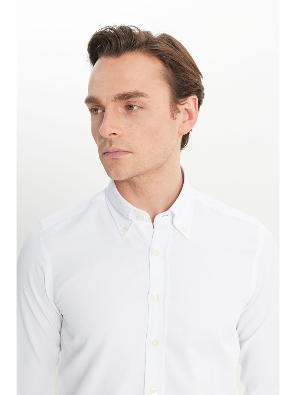 Erkek Beyaz Kolay Ütülenebilir Pamuklu Slim Fit Dar Kesim Düğmeli Yaka Oxford Armürlü Basic Gömlek-7