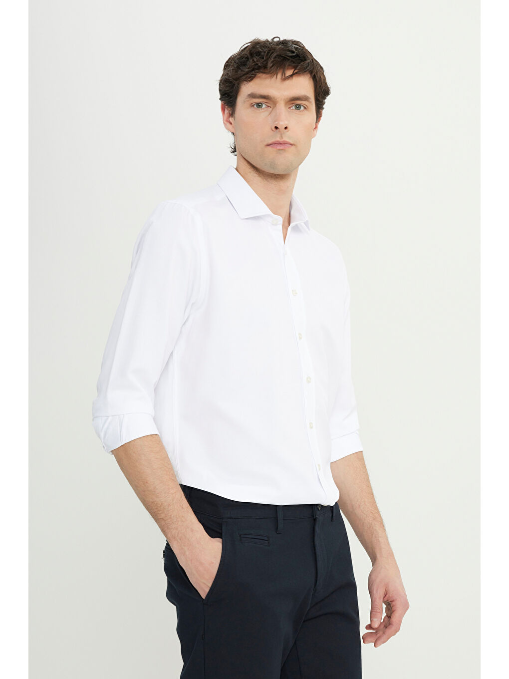 Erkek Beyaz Kolay Ütülenebilir Slim Fit Dar Kesim İtalyan Yaka Armürlü Basic Gömlek