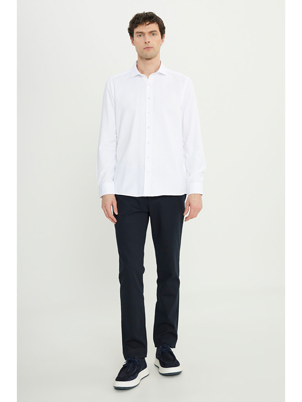 Erkek Beyaz Kolay Ütülenebilir Slim Fit Dar Kesim İtalyan Yaka Armürlü Basic Gömlek-1
