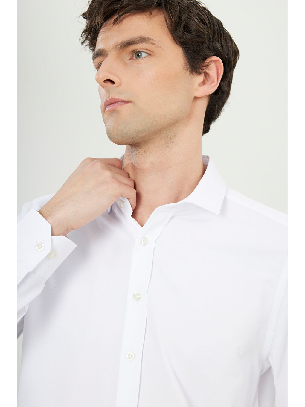 Erkek Beyaz Kolay Ütülenebilir Slim Fit Dar Kesim İtalyan Yaka Armürlü Basic Gömlek-3