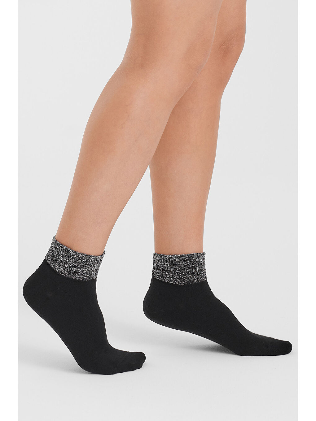 Gümüş Simli Bilek Detaylı Siyah Modal Dikişsiz Kadın Quarter Yarım Soket Çorap-1