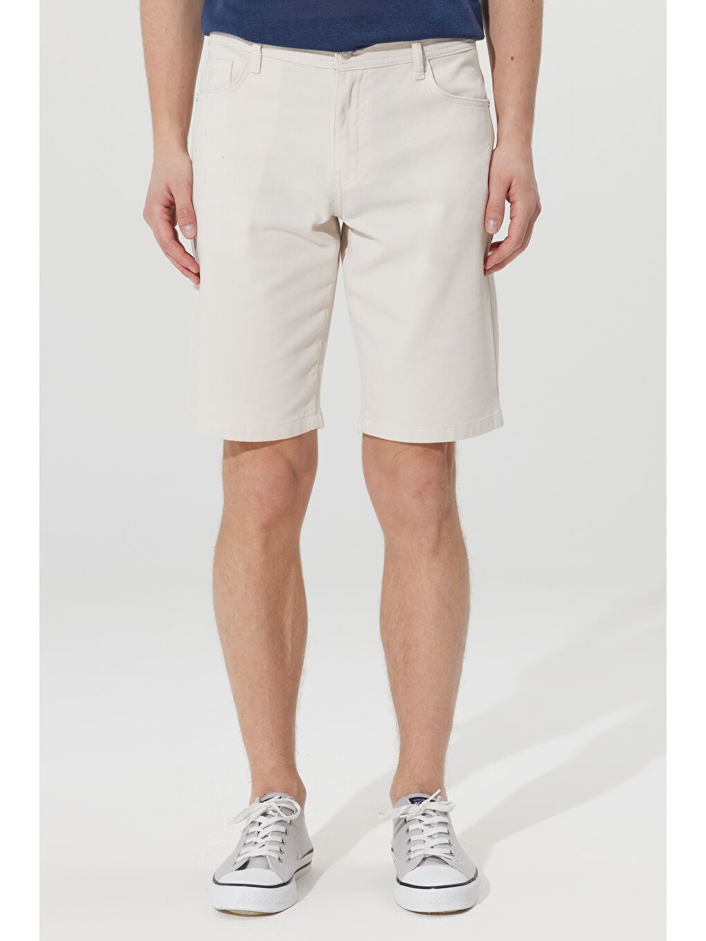 Erkek Beyaz Slim Fit Dar Kesim 5 Cep Armürlü Şort-4