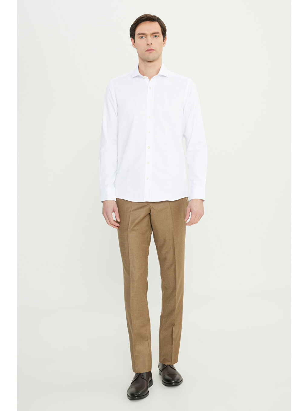 Erkek Beyaz Kolay Ütülenebilen Pamuklu Slim Fit Dar Kesim İtalyan Yaka Armürlü Basic Gömlek-1