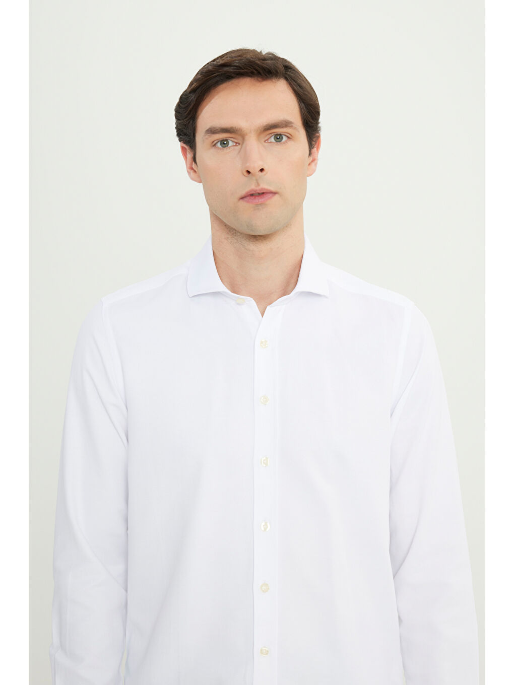 Erkek Beyaz Kolay Ütülenebilen Pamuklu Slim Fit Dar Kesim İtalyan Yaka Armürlü Basic Gömlek-3