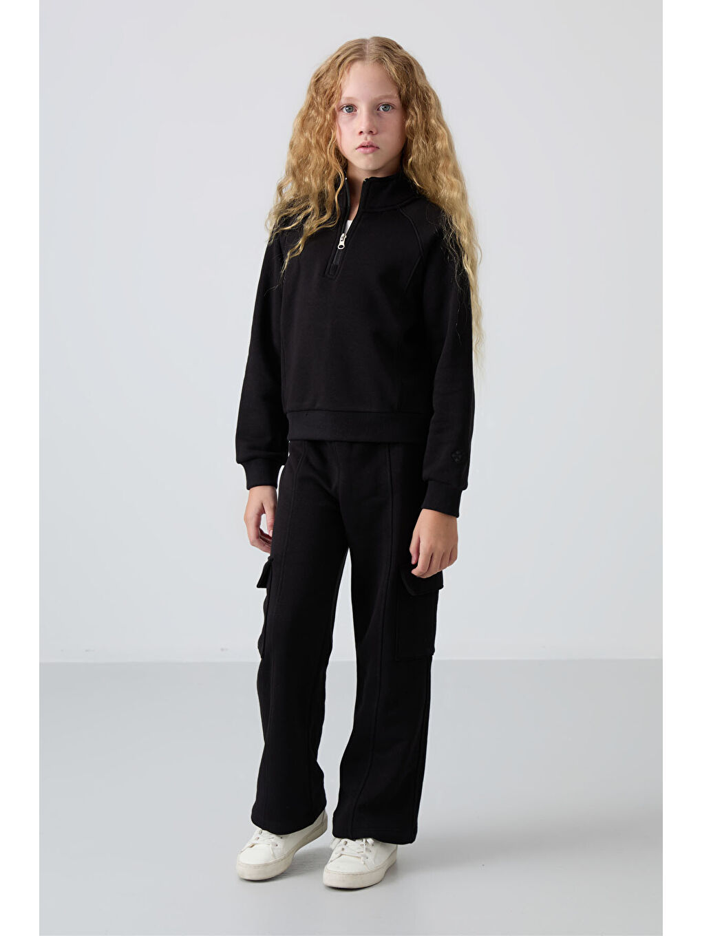 Siyah Pamuklu İçi Tüylü Yumuşak Dokulu Standart Fit Nakışlı Kız Çocuk Eşofman Takım - 75159-1