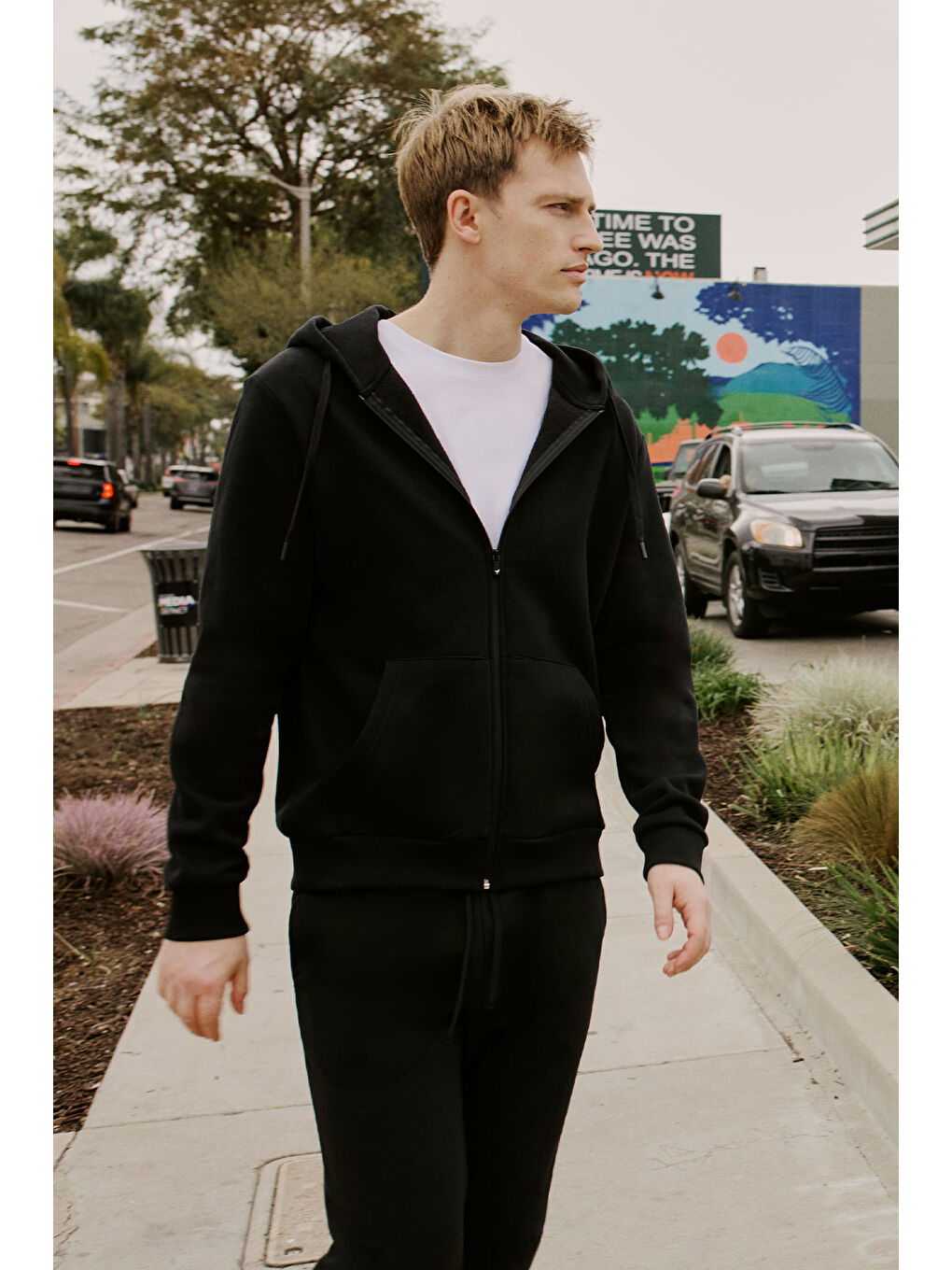 Erkek Siyah Standart Fit Normal Kesim Kapüşonlu Fermuarlı Sweatshirt