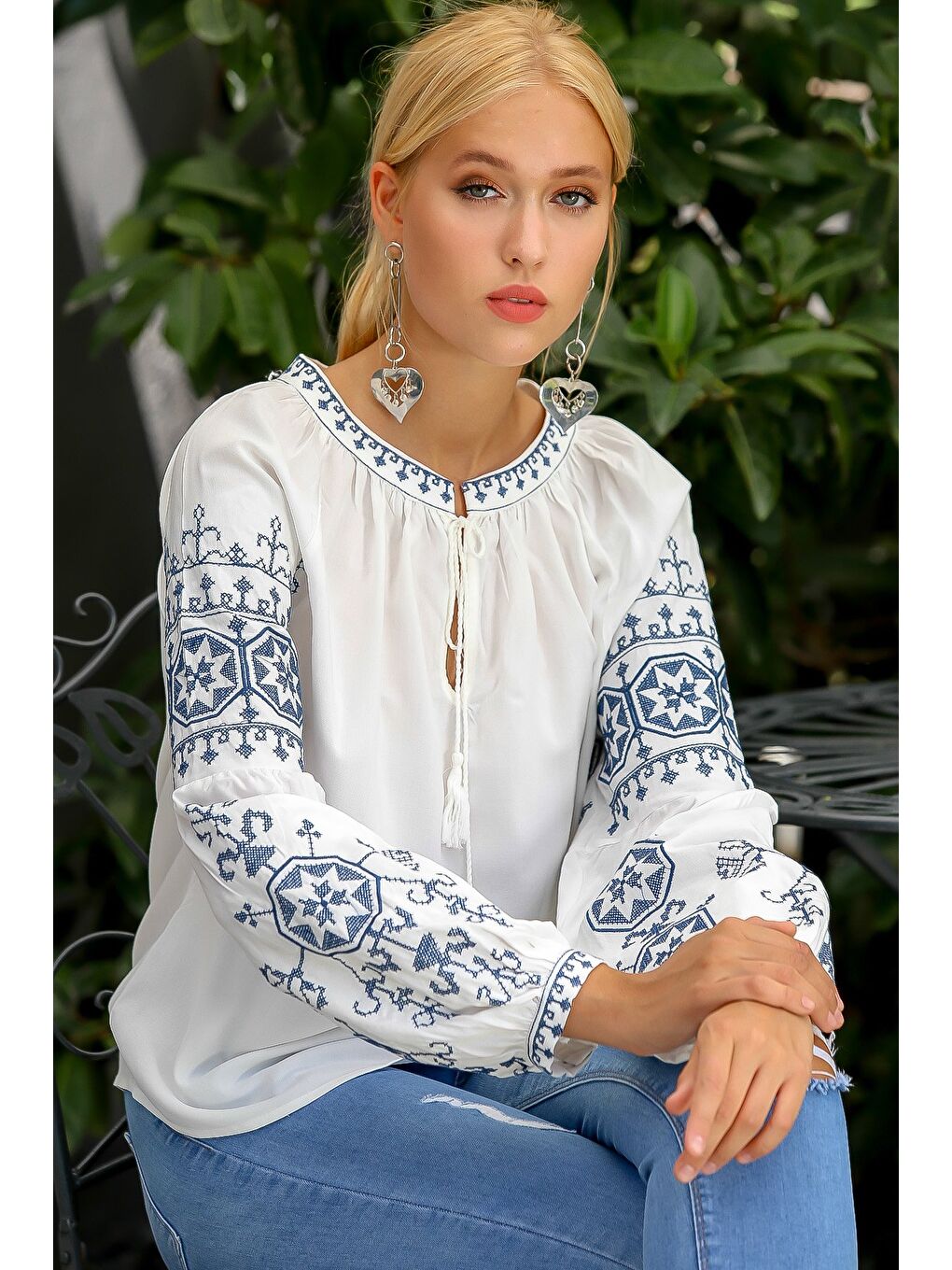 Chiccy Kadın Beyaz Selanik Kanaviçe Nakışlı Balon Kol Püskül Bağlamalı Dokuma Bluz M10010200BL94901