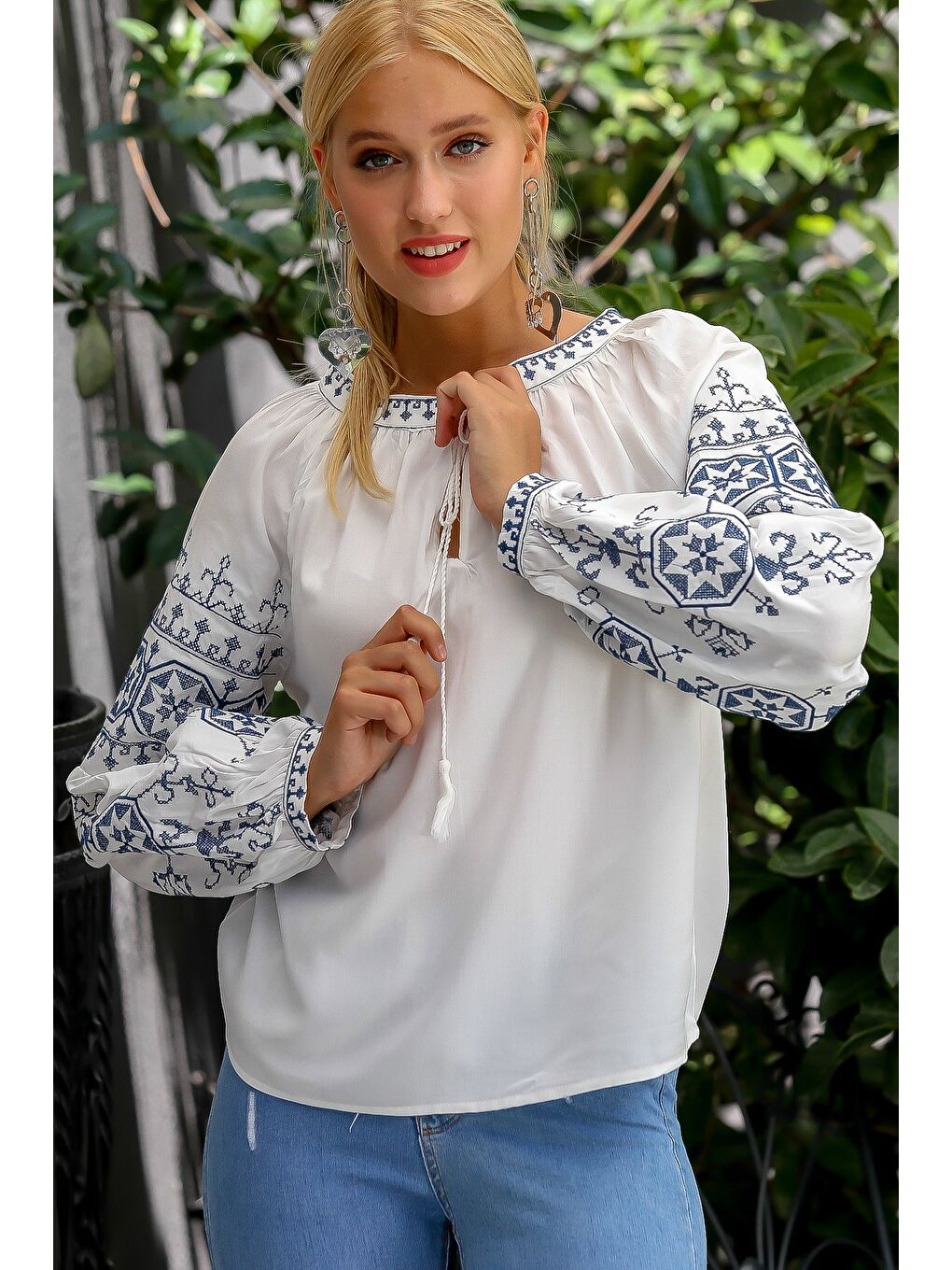 Chiccy Kadın Beyaz Selanik Kanaviçe Nakışlı Balon Kol Püskül Bağlamalı Dokuma Bluz M10010200BL94901 - 2
